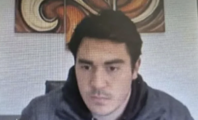 Condenado por abuso rompió su tobillera y se fugó 